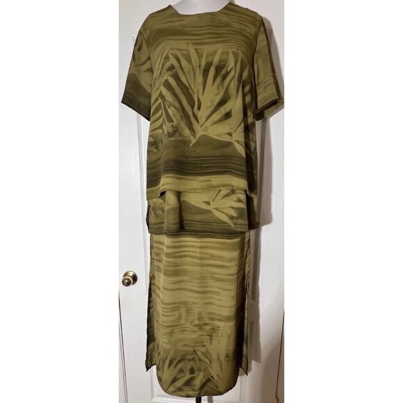 2 Piece Outfit  Short Sleeve Blouse & Long Skirt Women’s Sz Medium Palm Print - Picture 1 of 16